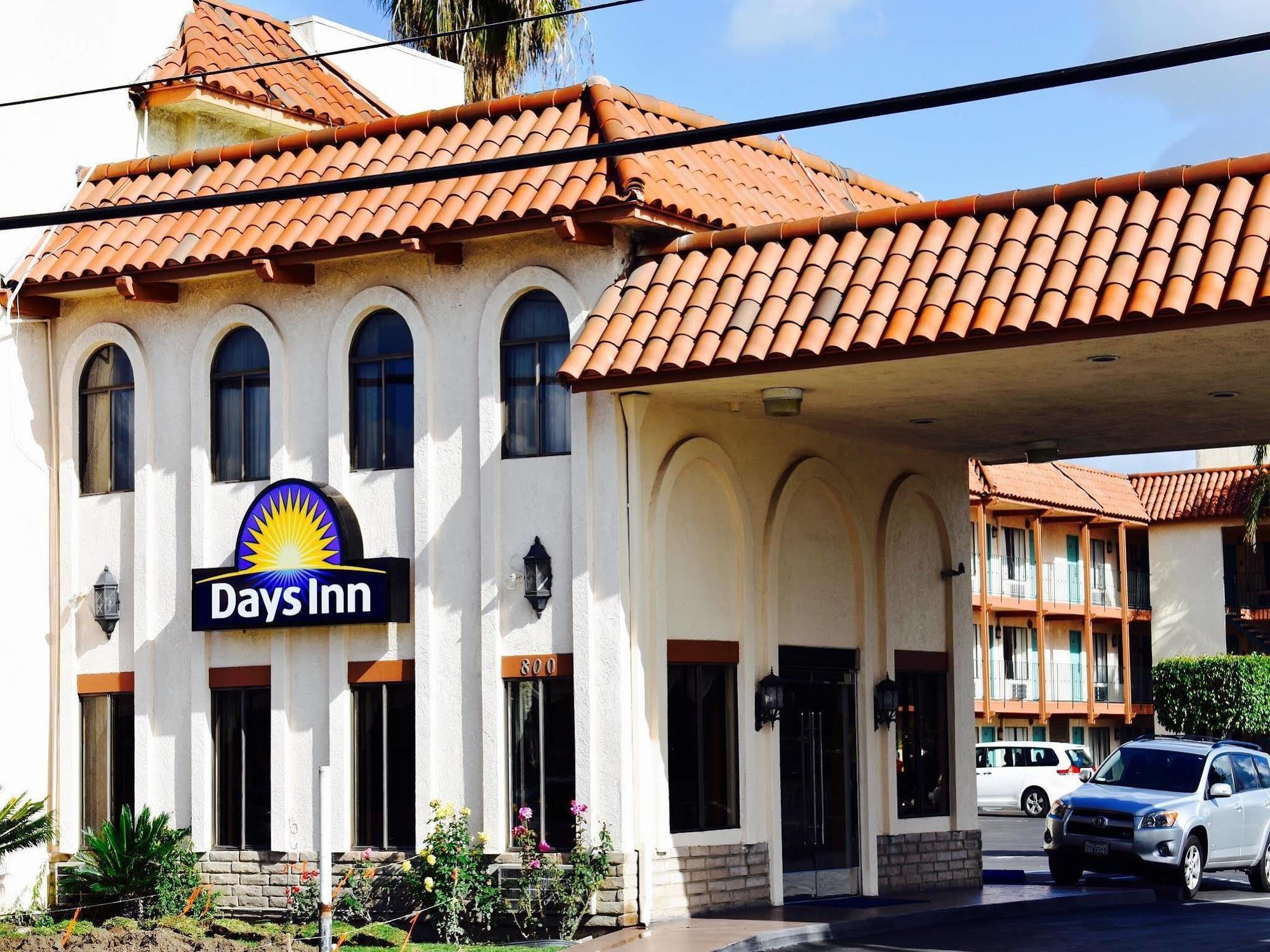 Days Inn By Wyndham Anaheim Near The Park Exterior photo